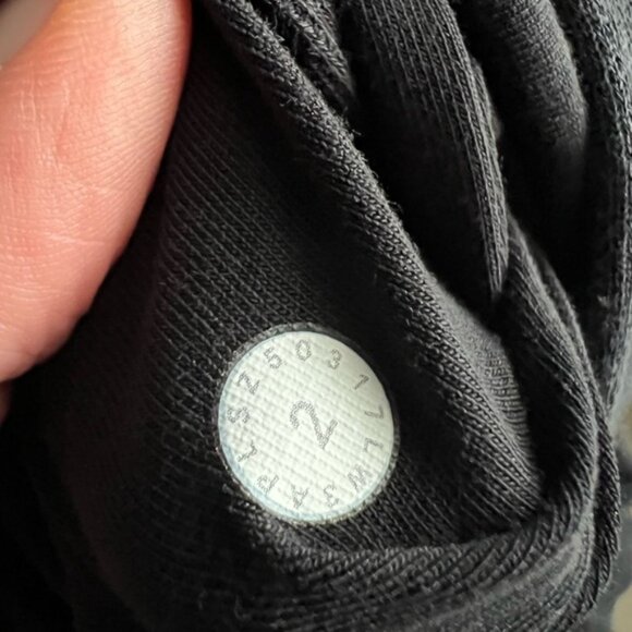 Lululemon Press Pause Pullover Black Size 2 - Picture 6 of 6